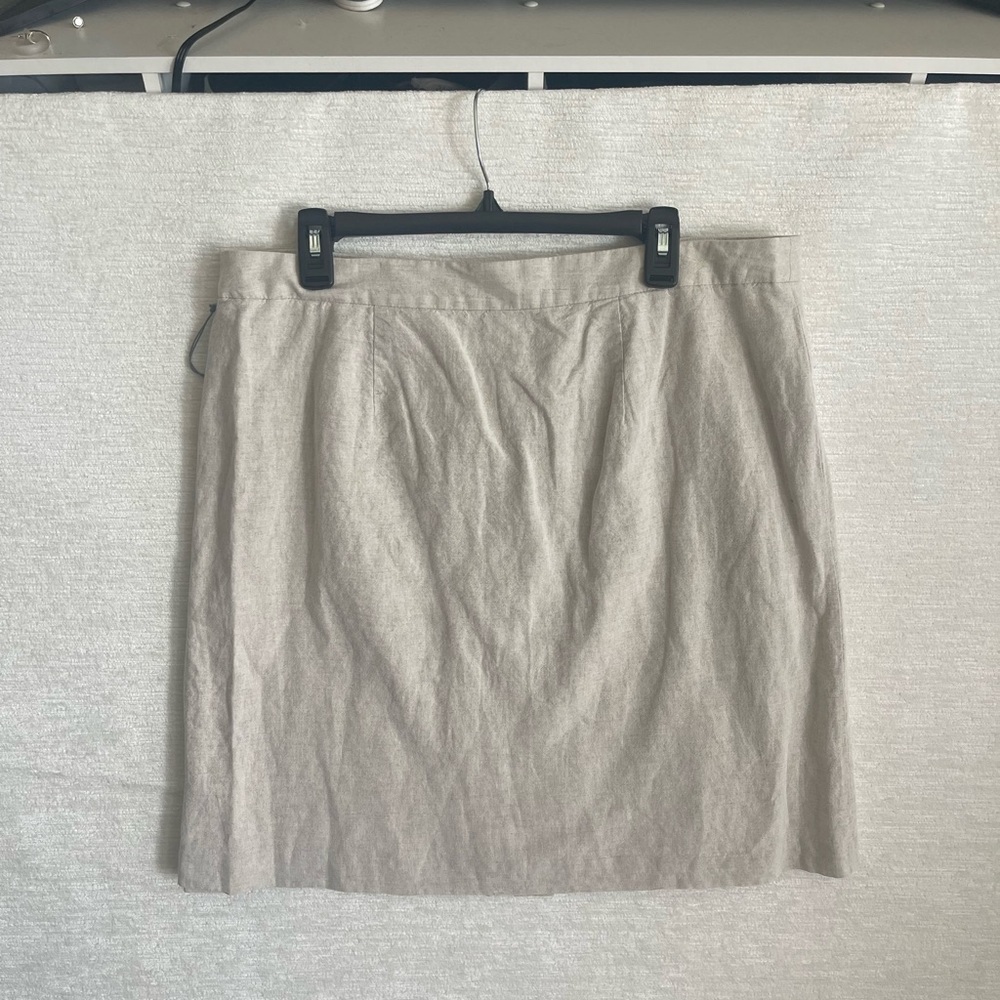 Liz Claiborne Beige Button-Front Linen-Blend Skirt with Patch Pockets - Picture 7 of 10